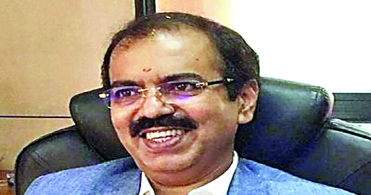 Before retiring, CONCOR CMD does an unusual thing against his colleague